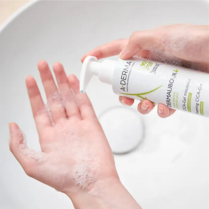 Dermalibour + Foaming Gel